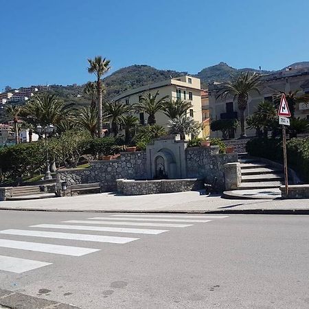 Appartamento Casa Crispi 10 Gioiosa Marea Esterno foto