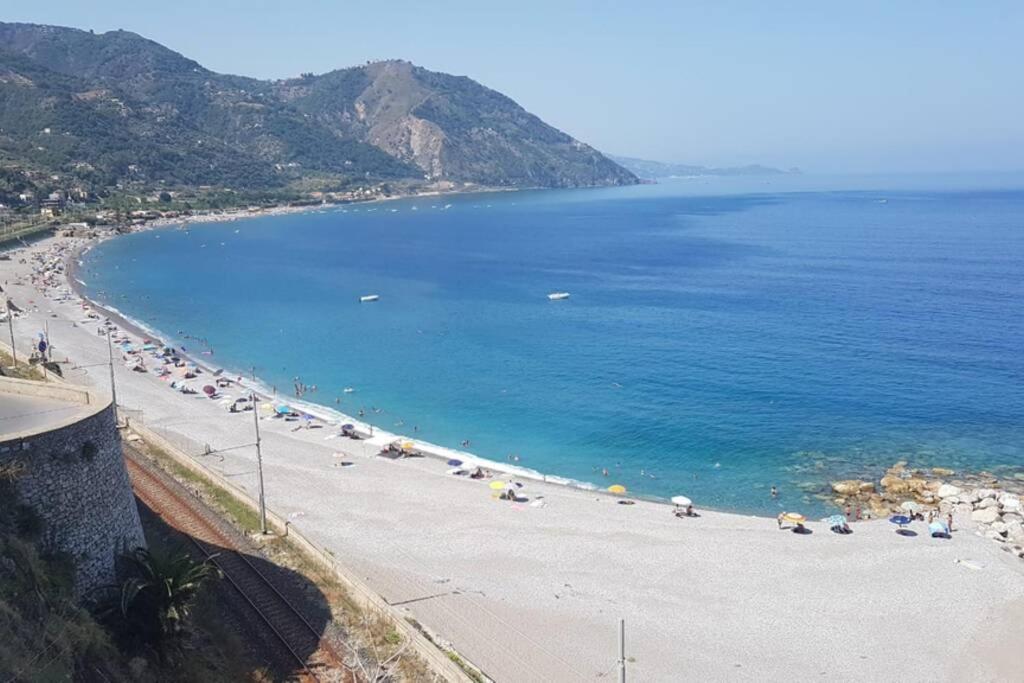 Appartamento Casa Crispi 10 Gioiosa Marea Esterno foto